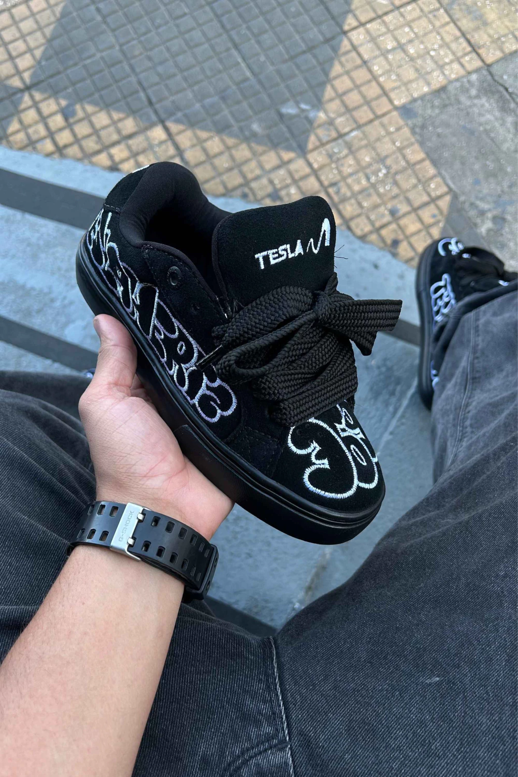 Astralux Concrete Black